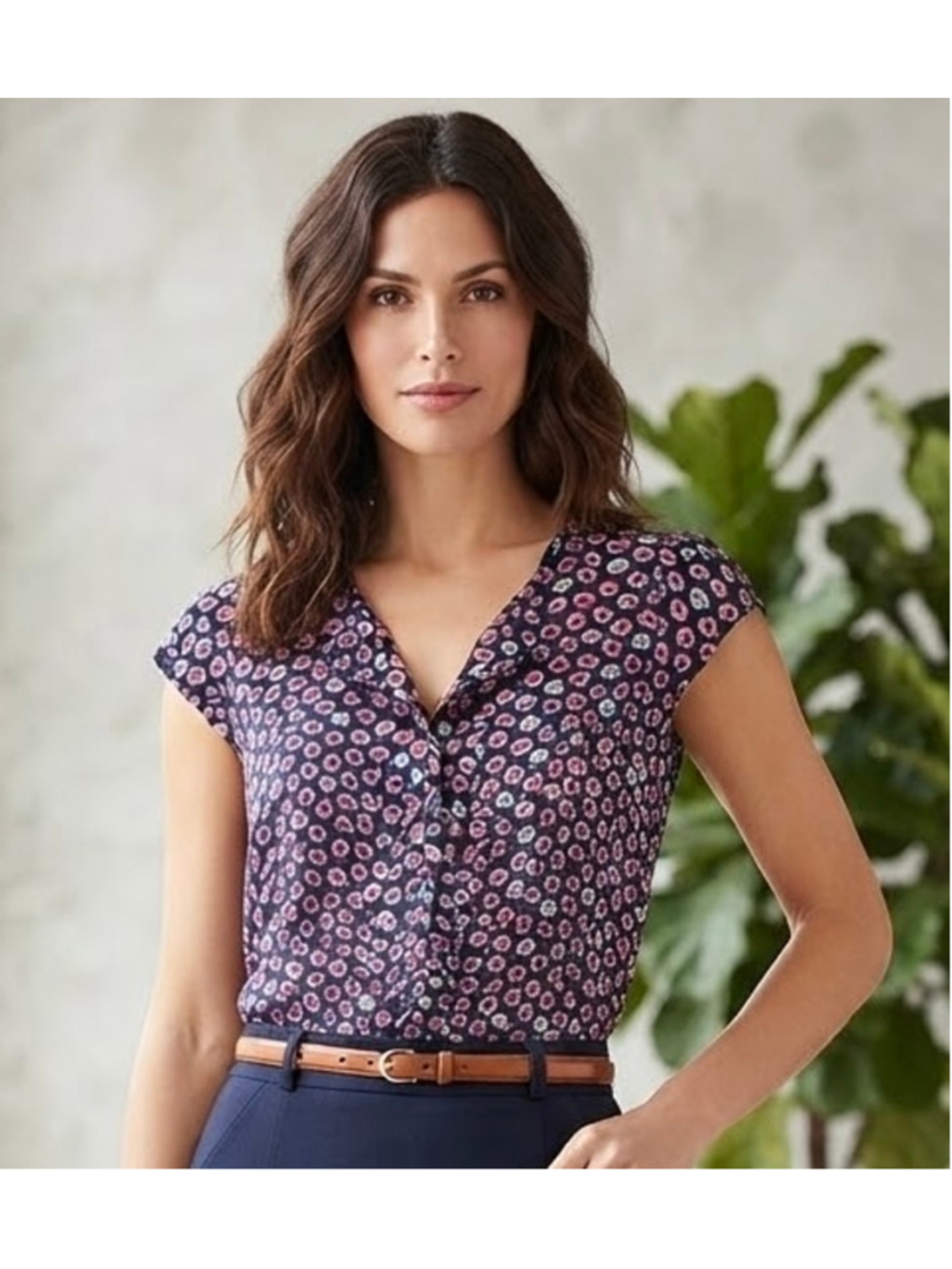 Boden Floral Pleated Neckline Cap Sleeve Blouse Top Navy Pink White Size 6 EUC
